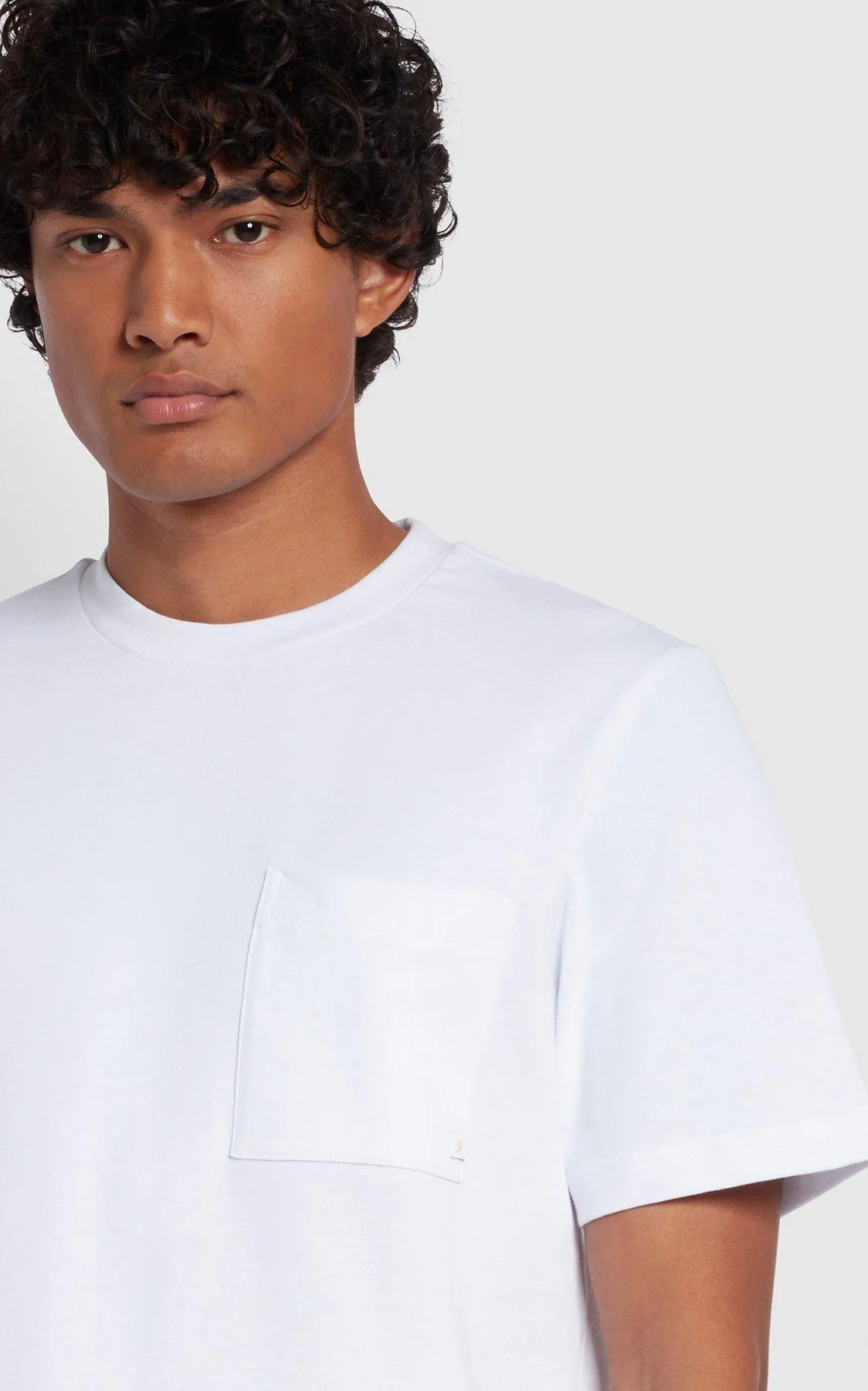 Farah T-Shirt da uomo con taschino Stacy Pocket bianca - Image 3